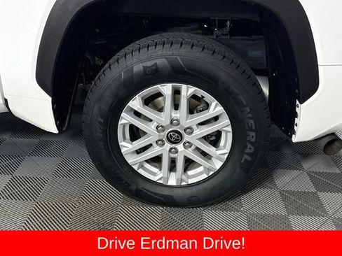 Used 2022 Toyota Tundra SR5 w/ Convenience Package RWD image 4