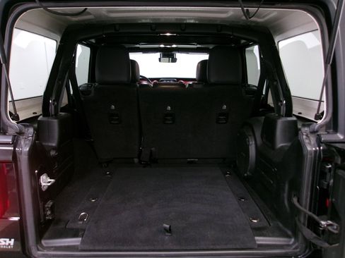 Used 2020 Jeep Wrangler Unlimited Rubicon w/ Dual Top Group AWD/4WD image 12