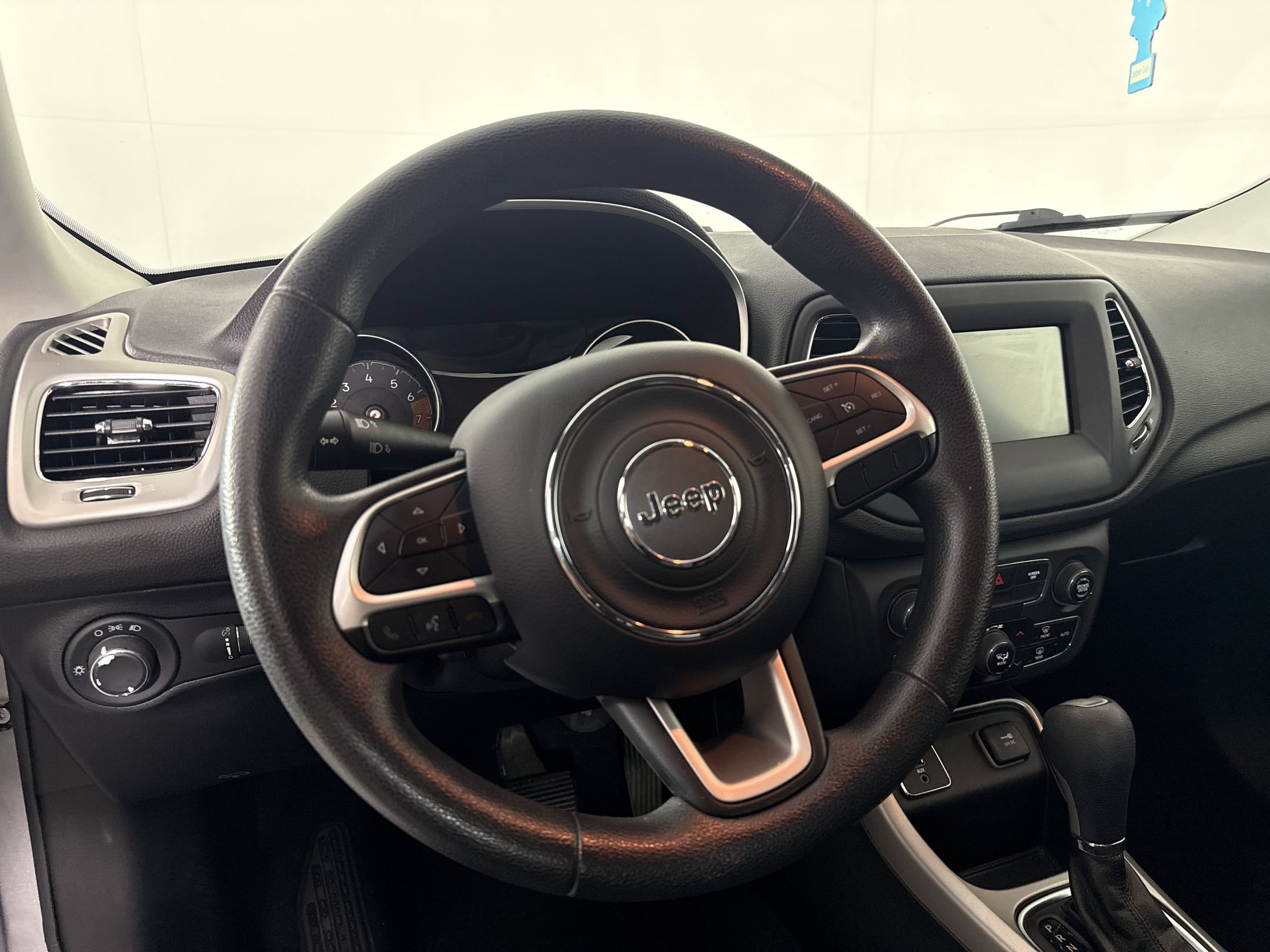Used 2018 Jeep Compass Sport w/ Tech Group FWD image 22