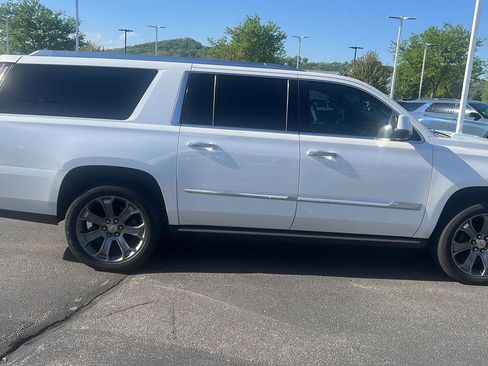 Used 2016 Cadillac Escalade ESV Premium AWD/4WD image 4