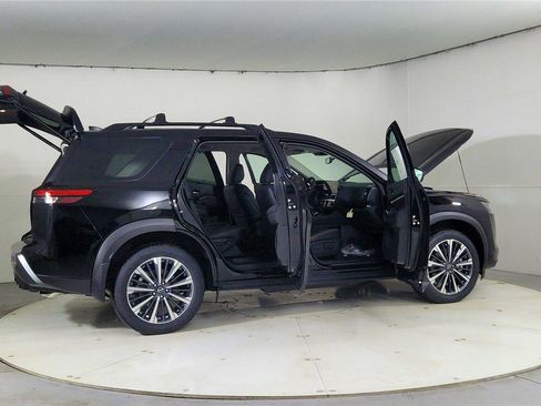 New 2026 Nissan Pathfinder Platinum image 12