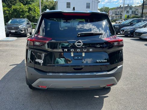 Used 2023 Nissan Rogue SV w/ SV Premium B Package image 6