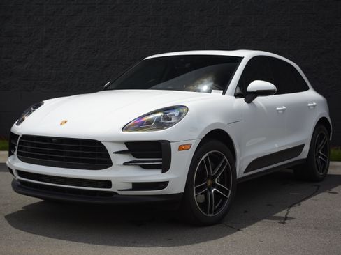 Certified 2021 Porsche Macan AWD/4WD image 1