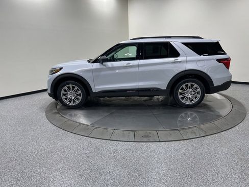 New 2026 Ford Explorer Active w/ Active Comfort Package image 9