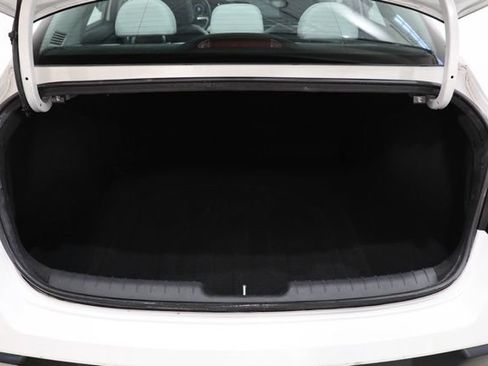 Used 2024 Hyundai Elantra Limited FWD image 33