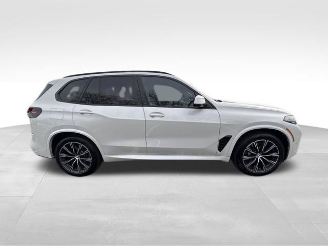 Used 2025 BMW X5 xDrive40i w/ M Sport Package AWD/4WD image 10