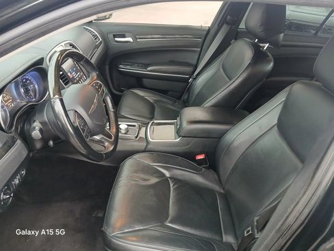 Used 2017 Chrysler 300 C AWD/4WD image 9