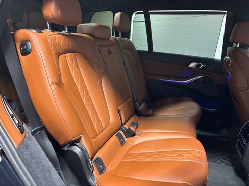 Used 2024 BMW X7 M60i AWD/4WD image 38