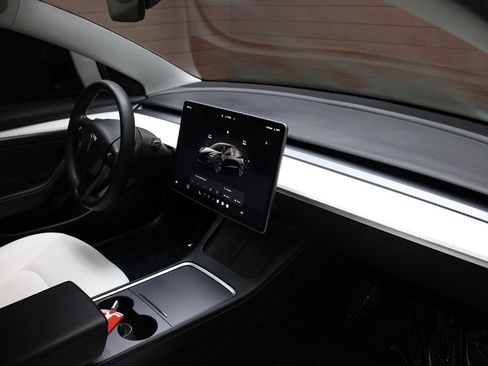 Used 2022 Tesla Model 3 image 30