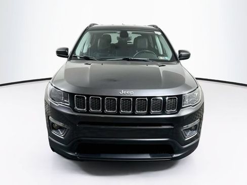 Used 2018 Jeep Compass Latitude w/ Cold Weather Group AWD/4WD image 2