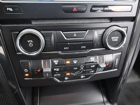 Used 2018 Ford Explorer XLT w/ Equipment Group 202A AWD/4WD image 17