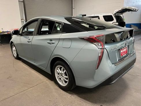 Used 2017 Toyota Prius Four w/ Advanced Technology Package FWD image 5