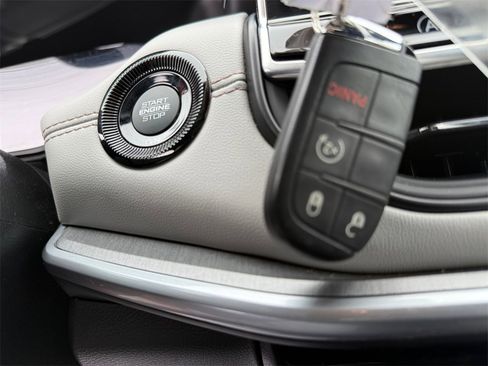 Used 2024 Jeep Compass Limited image 29