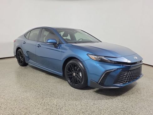 Used 2026 Toyota Camry SE FWD image 4