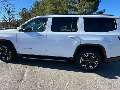 Used 2024 Jeep Wagoneer Series III image 11