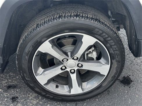 Used 2023 Jeep Grand Cherokee 4WD 4xe image 11