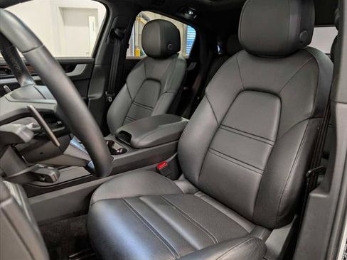 Used 2024 Porsche Cayenne Coupe image 10