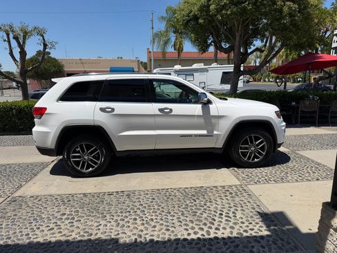 Used 2017 Jeep Grand Cherokee Limited w/ Luxury Group II AWD/4WD image 4