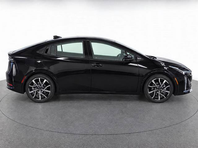 New 2027 Toyota Prius Plug-In Hybrid FWD image 8