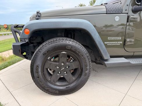 Used 2015 Jeep Wrangler Unlimited Sport w/ Quick Order Package 24S AWD/4WD image 15