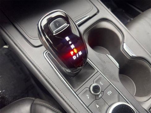 Used 2024 Cadillac XT4 Premium Luxury image 70