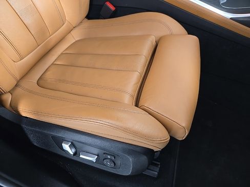 Certified 2022 BMW X7 xDrive40i w/ M Sport Package image 19