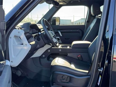 Used 2023 Land Rover Defender 110 X-Dynamic SE image 16