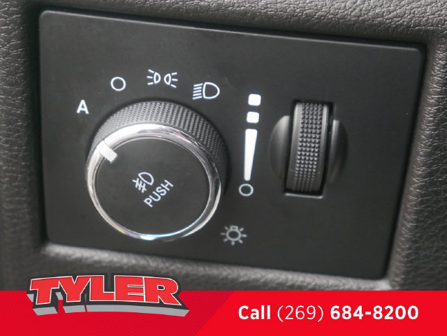 Used 2019 Jeep Grand Cherokee Overland AWD/4WD image 24