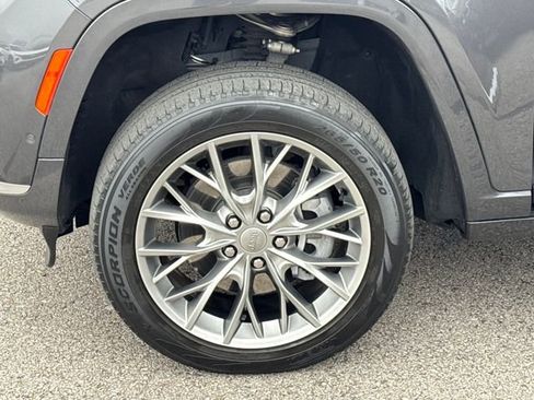 Used 2023 Jeep Grand Cherokee L Summit w/ Luxury Tech Group V image 24