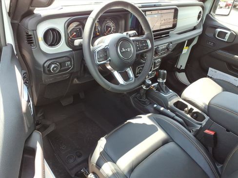 New 2026 Jeep Wrangler Sahara AWD/4WD image 18