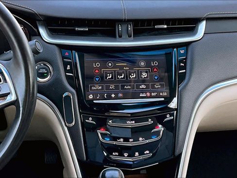 Used 2019 Cadillac XTS image 7