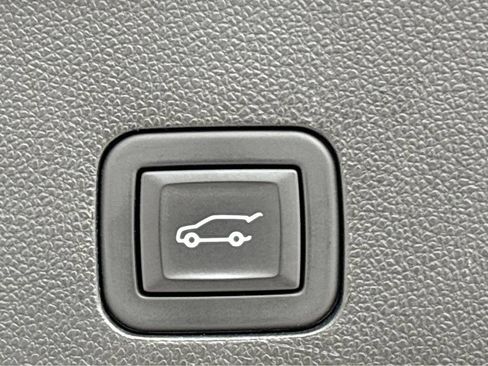 Used 2023 Chevrolet Tahoe Premier w/ Advanced Technology Package RWD image 21