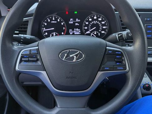 Used 2017 Hyundai Elantra SE image 11