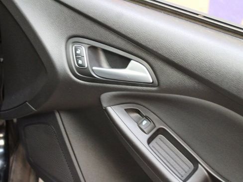 Used 2018 Ford Focus SE image 9