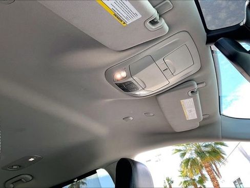 Used 2023 Chrysler Pacifica Touring-L FWD image 29