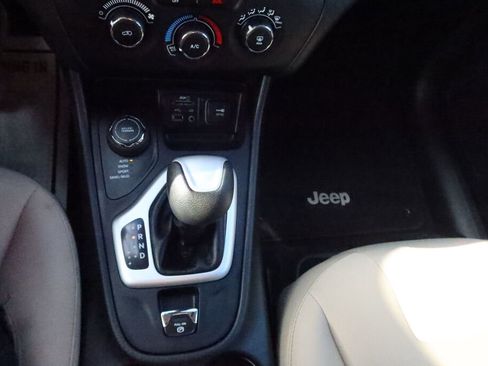 Used 2017 Jeep Cherokee Sport image 10