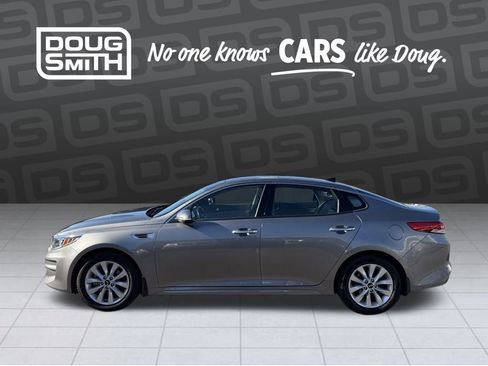 Used 2018 Kia Optima EX w/ Premium Package image 2