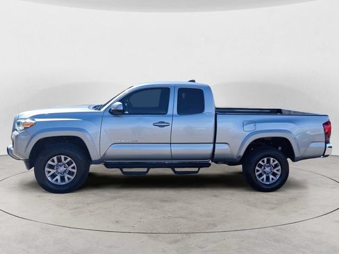 Used 2018 Toyota Tacoma SR5 w/ SR5 Appearance Package (SM) RWD image 8