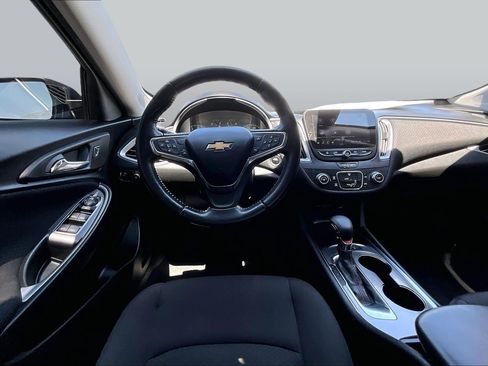 Used 2021 Chevrolet Malibu RS FWD image 5