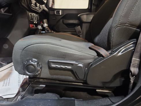 Used 2023 Jeep Gladiator Mojave AWD/4WD image 14