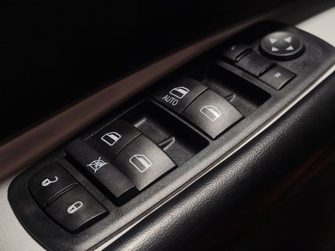 Used 2020 Dodge Journey SE w/ SE Popular Equipment Group FWD image 27