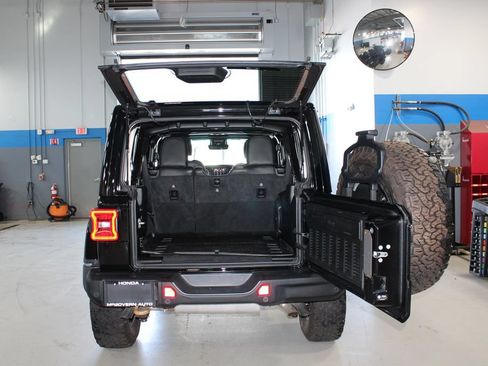 Used 2022 Jeep Wrangler Unlimited Rubicon AWD/4WD image 27