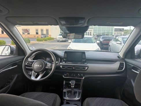 Used 2022 Kia Seltos LX AWD/4WD image 2