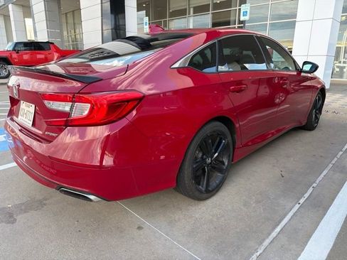 Used 2018 Honda Accord Sport image 3