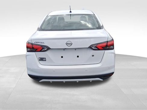 Used 2025 Nissan Versa S w/ Trunk Package image 4