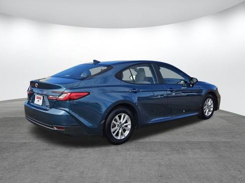 Used 2025 Toyota Camry LE image 4