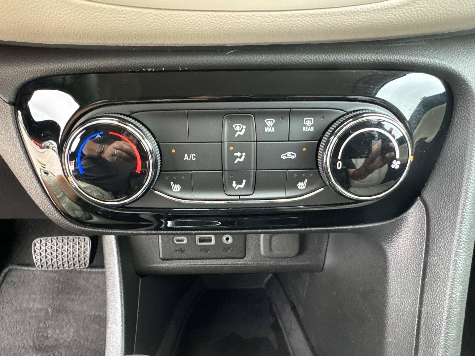 Used 2023 Buick Encore GX Preferred w/ Cold Weather Comfort Package FWD image 29