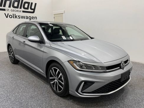 Used 2026 Volkswagen Jetta SE FWD image 9