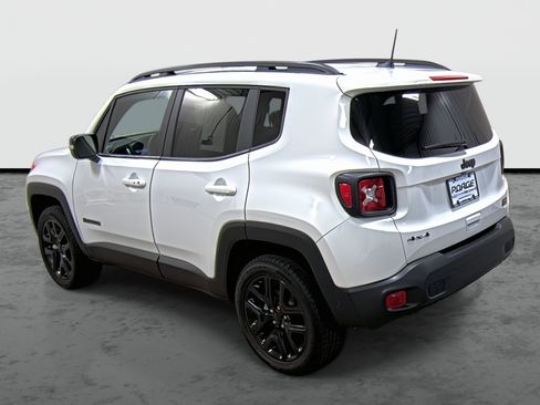 Used 2022 Jeep Renegade Altitude w/ Convenience Group AWD/4WD image 2