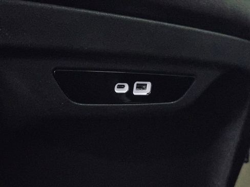 Used 2024 Chrysler Pacifica Touring-L image 25